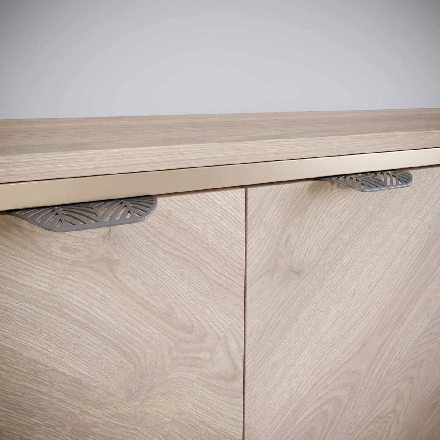 LEAF Edge Pull Möbelgriff 64mm (118mm Gesamtlänge) - Perlmutt Silber – Furnica